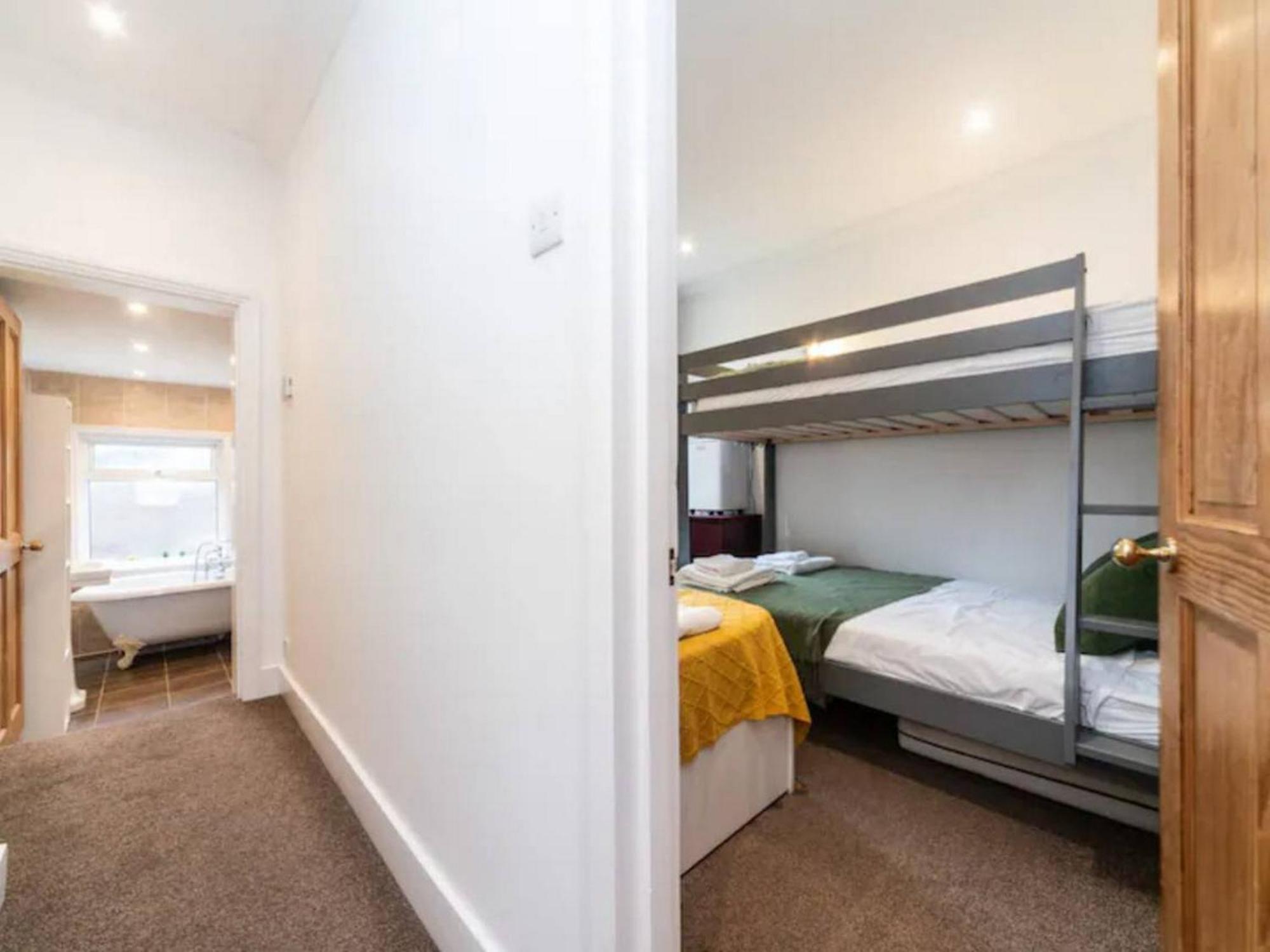 Charming Period Near Surbiton With Garden Casa vacanze Londra