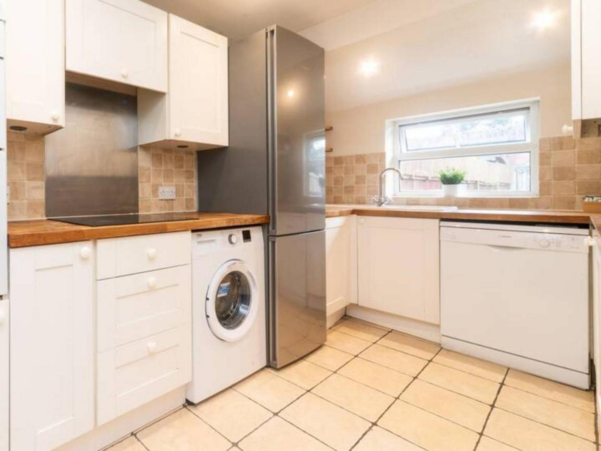 Charming Period Near Surbiton With Garden * Londra
